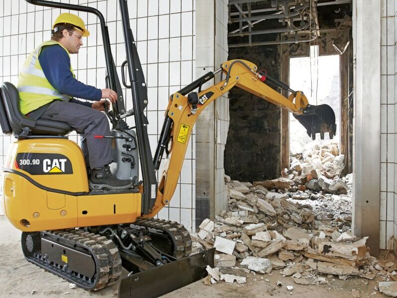 Miniexcavadora CAT Perú