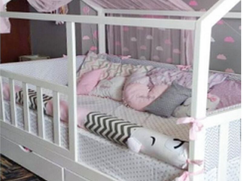 Cama estilo casita Perú