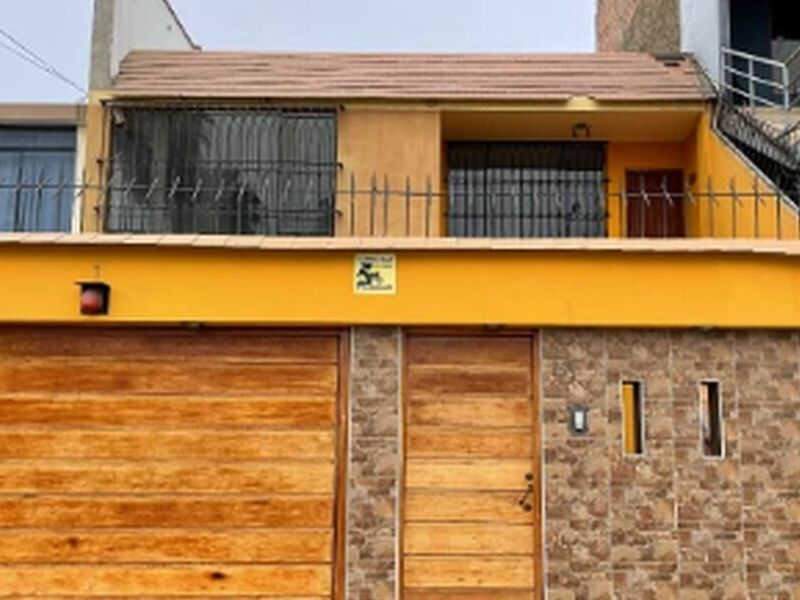 Inmobiliaria con porton cafe Peru