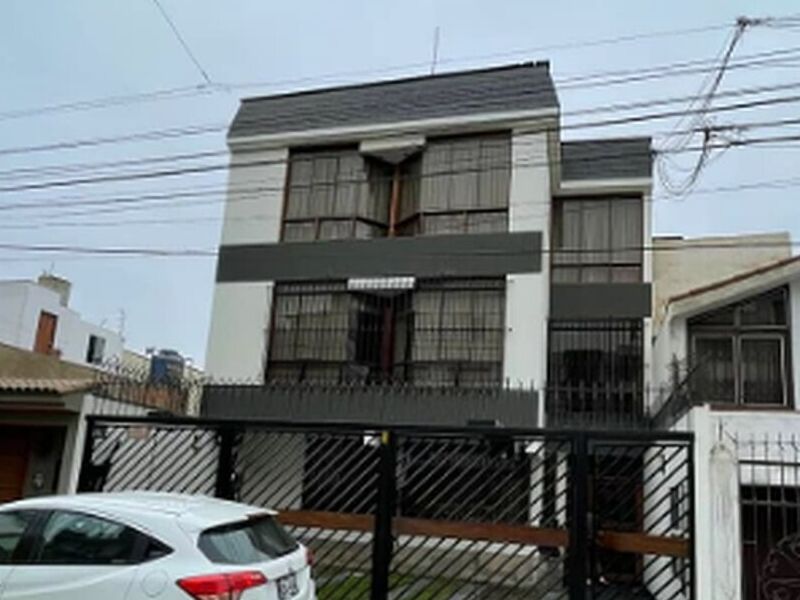 Inmobiliaria con rejas Peru