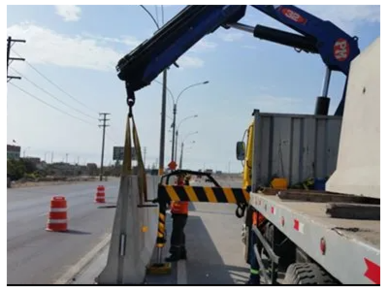 Grua articulada Effer Peru 