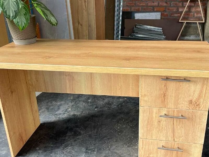 Escritorio en madera Perú