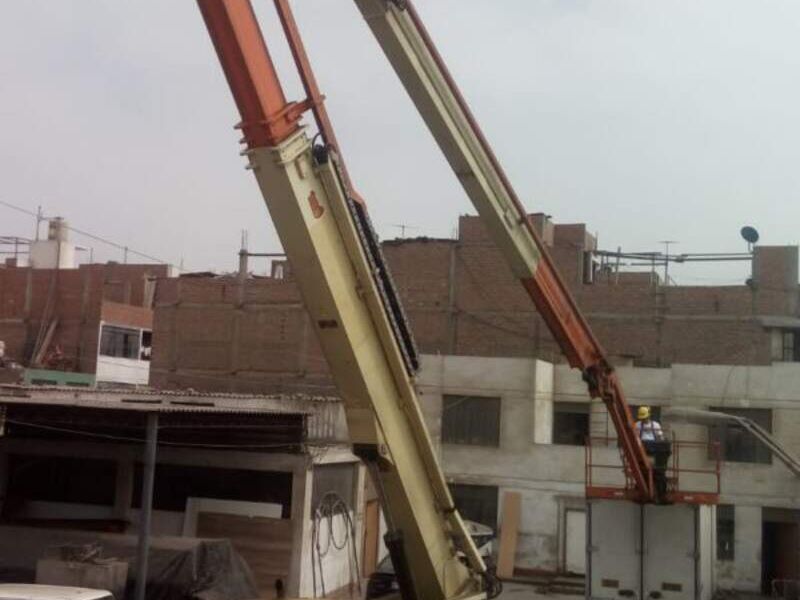 Grúa K235 MAQUINANDO Lima