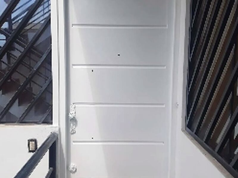 Fabricación de puertas batientes Perù