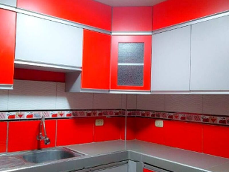 Mueble de cocina rojo Perú