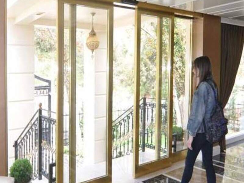 PUERTA AUTOMATICA DE CRISTAL CON SENSOR Perú