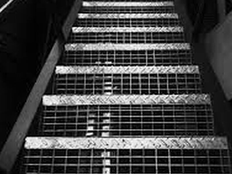 Peldaños de escalera electroforjados