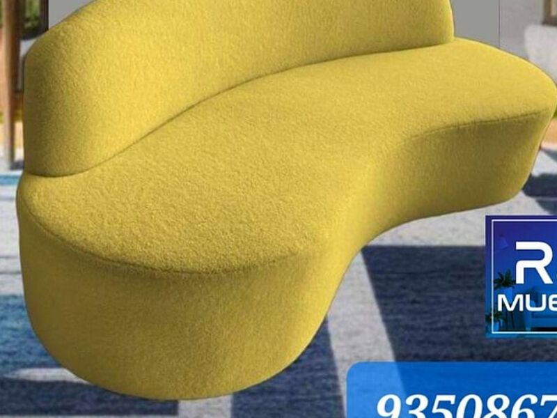 Sofá amarillo Perú