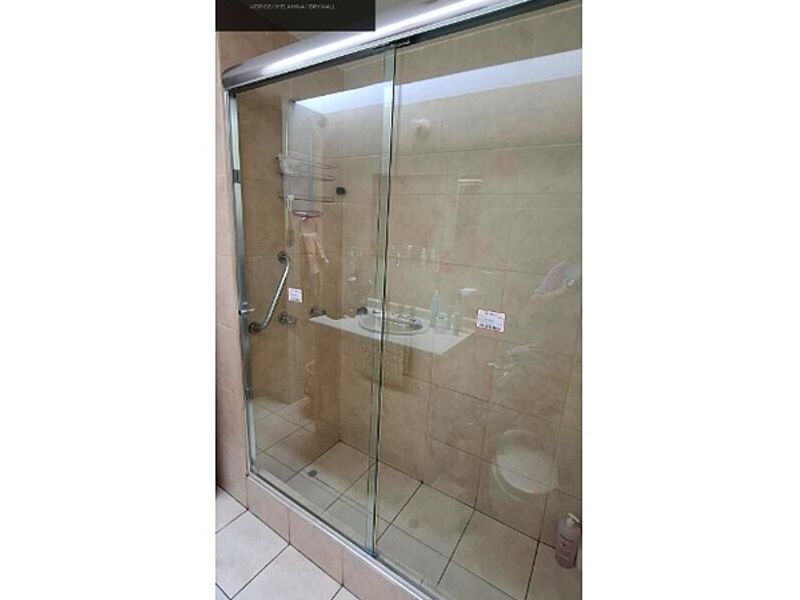 Puerta baño vidrio templado Perú