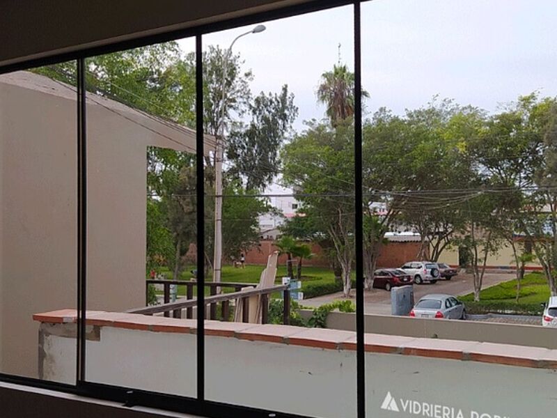 Ventana negro Perú