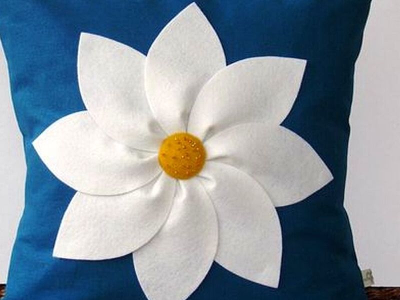 Cojín con flor blanca Perú