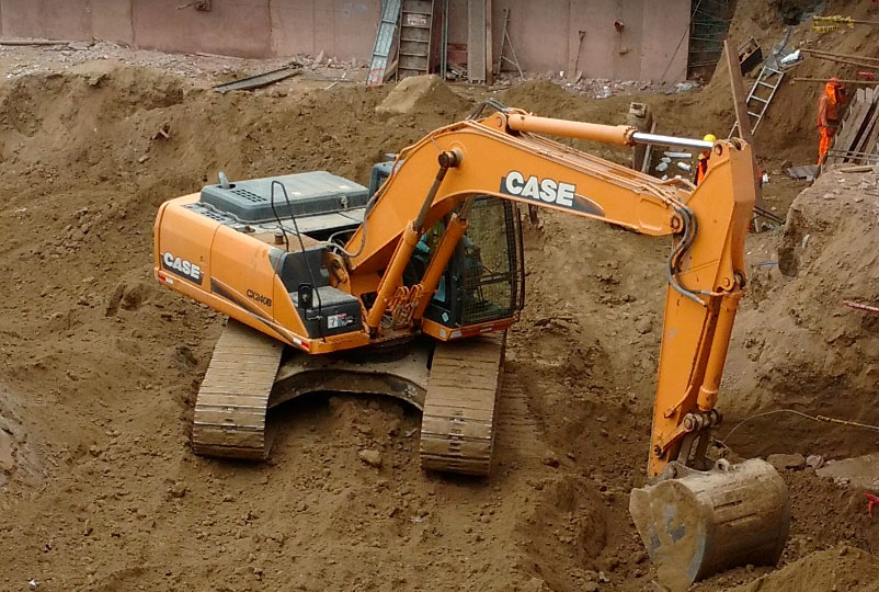 EXCAVADORA SOBRE ORUGA Perú