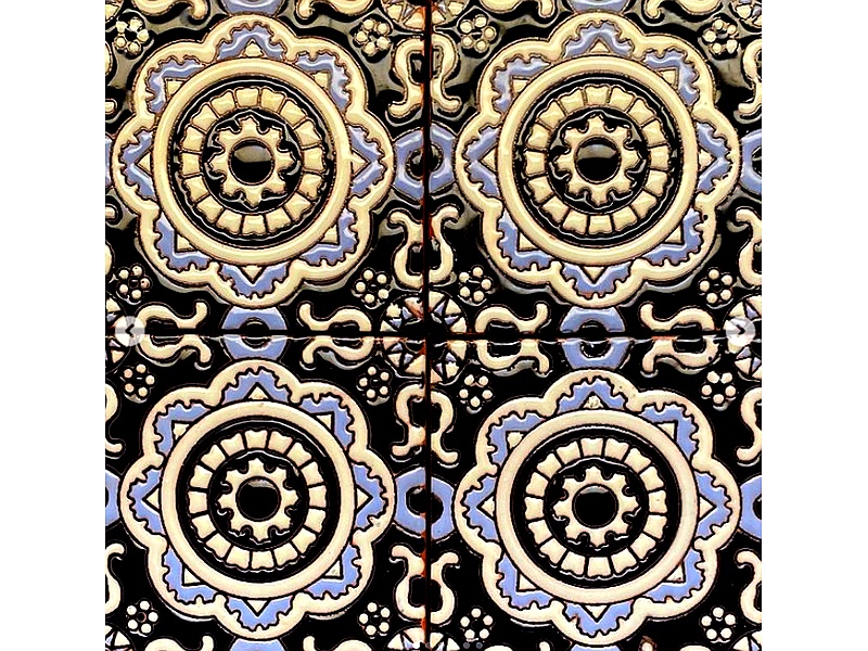 Azulejo flor gris Perú