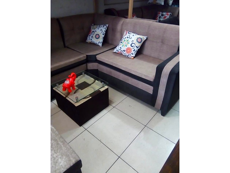 Sala marrón con negro Peru