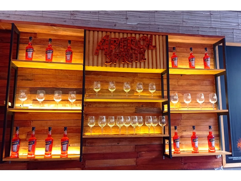 Instalación Exhibidor Licor Perú