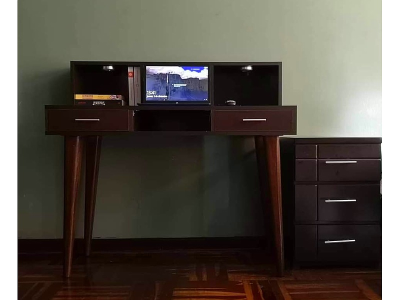 Escritorio de madera oscura Peru