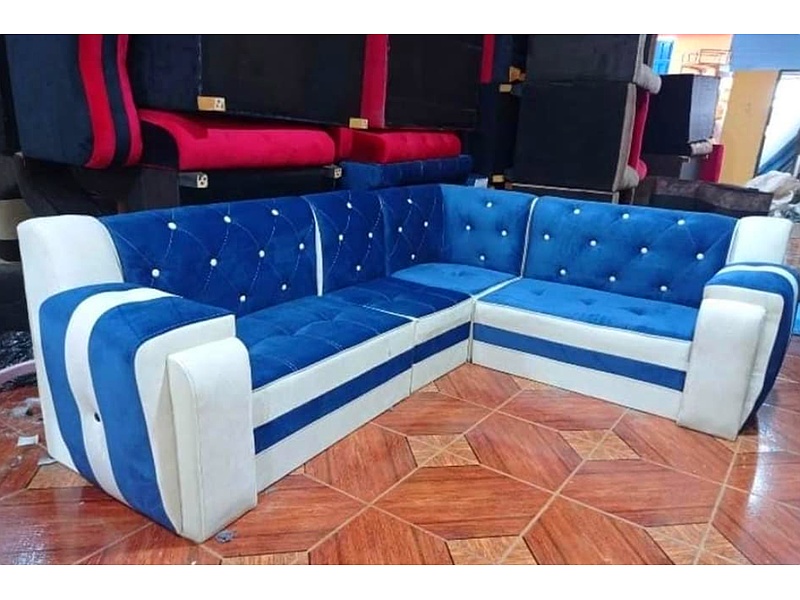 Sala blanca y azul marino Peru