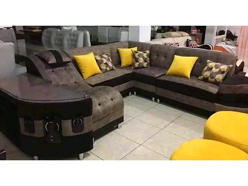 Sala marrón claro y oscuro Peru