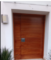 Puerta Principal de Madera