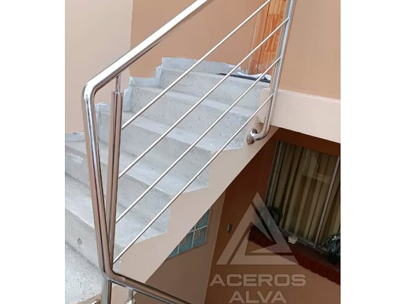Baranda de acero con pasamano 180° Perú