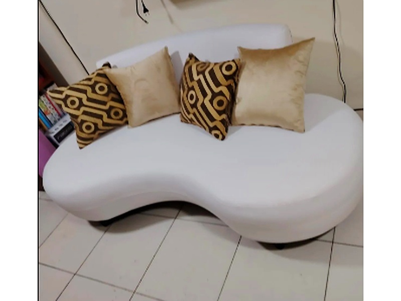 Mueble curvo Pranna blanco.