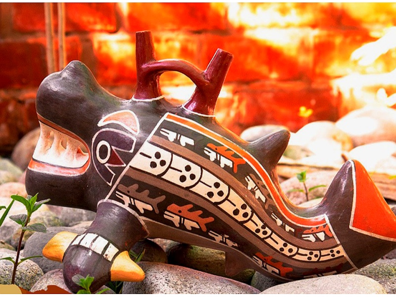Artesanía Tiburón Estilizado Perú