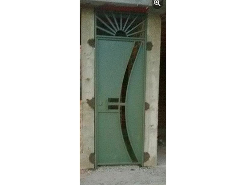 Puerta metalica verde menta Peru