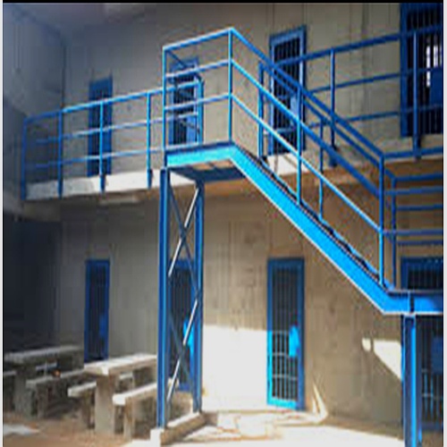 Escalera metalica azul Peru