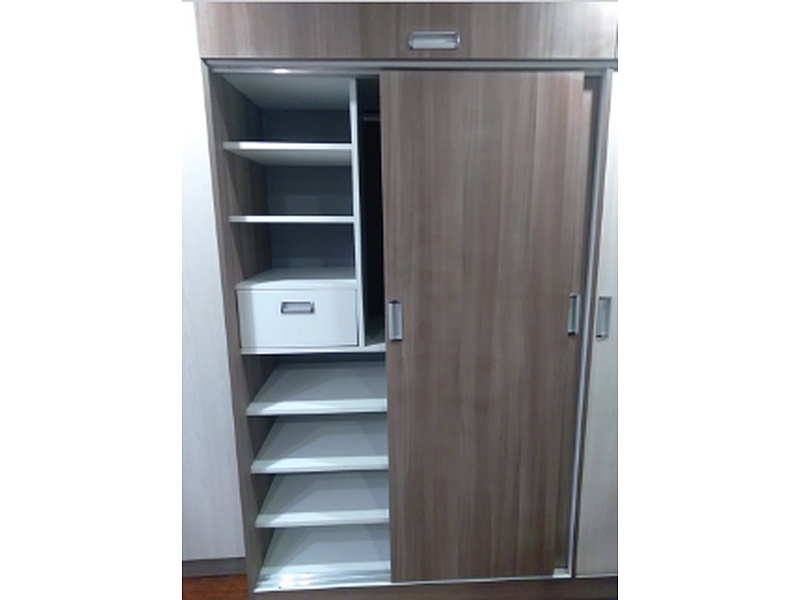 Clóset con puertas corredizas