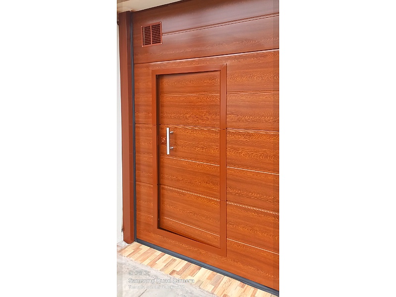 Puerta Garaje Motorizada de Aluminio
