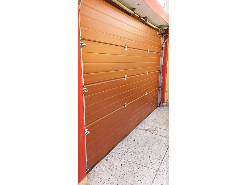 Puerta Garaje Basculante de Madera