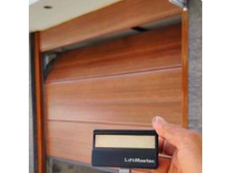 Puerta Garaje de Revestimiento Madera