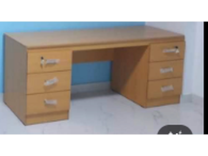 Escritorio de madera