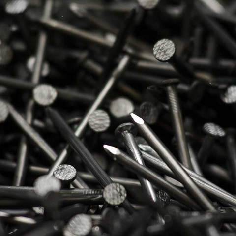 Clavos de acero