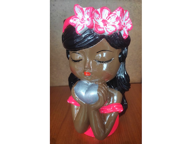 JARRON CERAMICA MUÑECA CON CORAZON Perú
