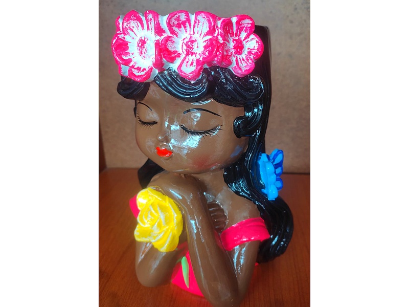 JARRON CERAMICA MUÑECA CON FLOR AMARILLA Perú