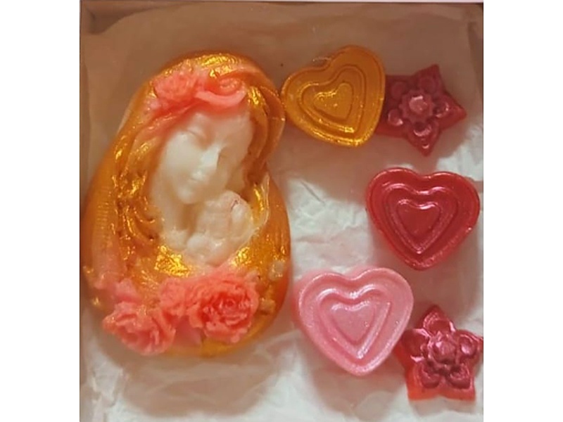 VELA MAMÁ DORADA CON CORAZONES Perú