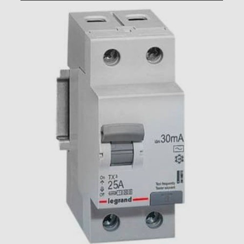 Breaker SQD riel Perú
