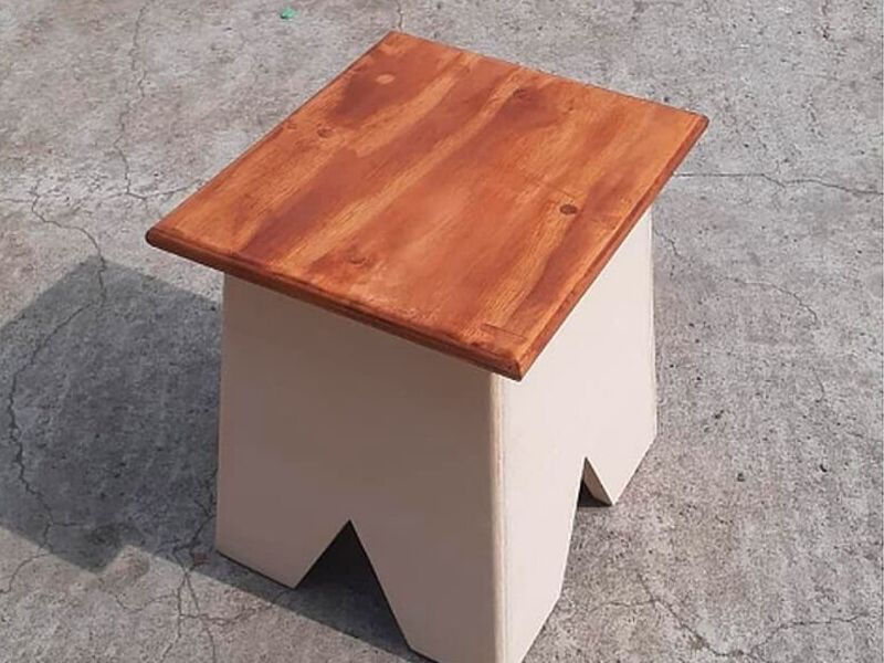  Banquito de madera Perú