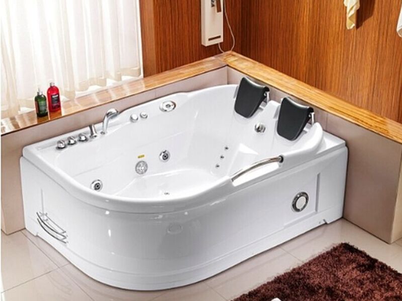 Jacuzzi blanco con negro elegante Perú