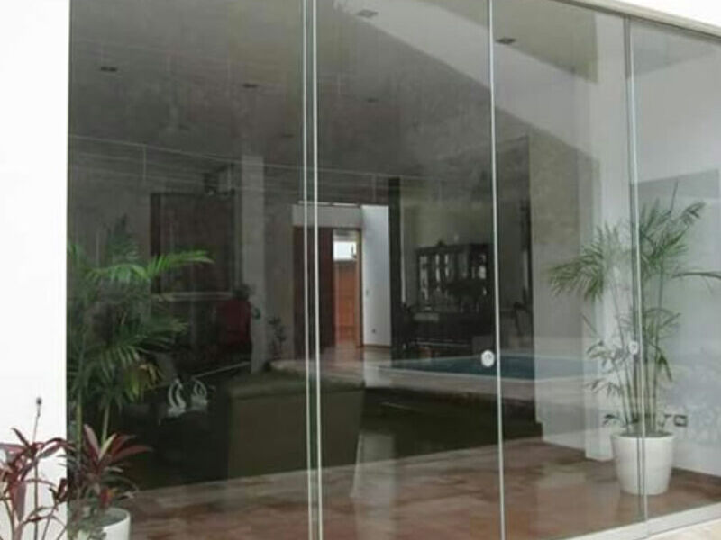 Mampara de vidrio en Villa el Salvador