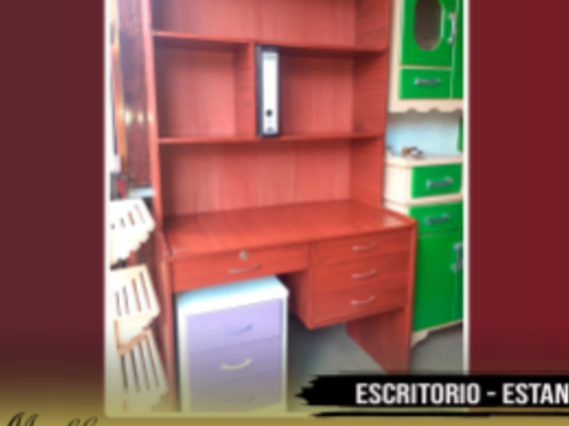 Escritorio de madera Peru