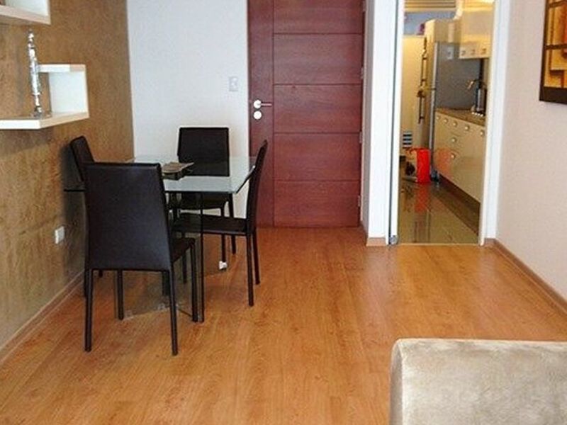 Inmobiliaria con piso de madera Peru