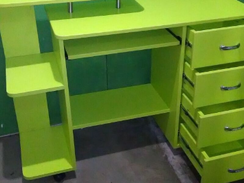 Escritorio tono verde Perú