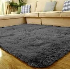 Alfombras negras de peluche