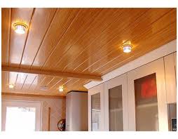 Cielo raso con panel PVC color madera