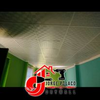 Cielo raso con baldosas