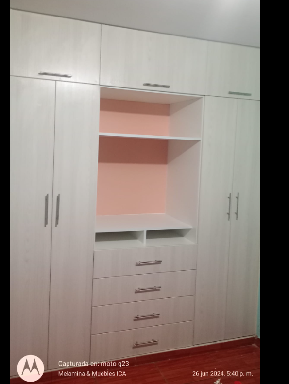Closet de madera Perú