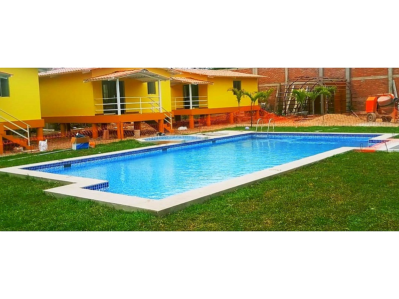 Piscina Jardín Perú