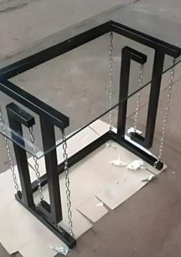 Mesa de sala de cristal con base metalica PERÚ